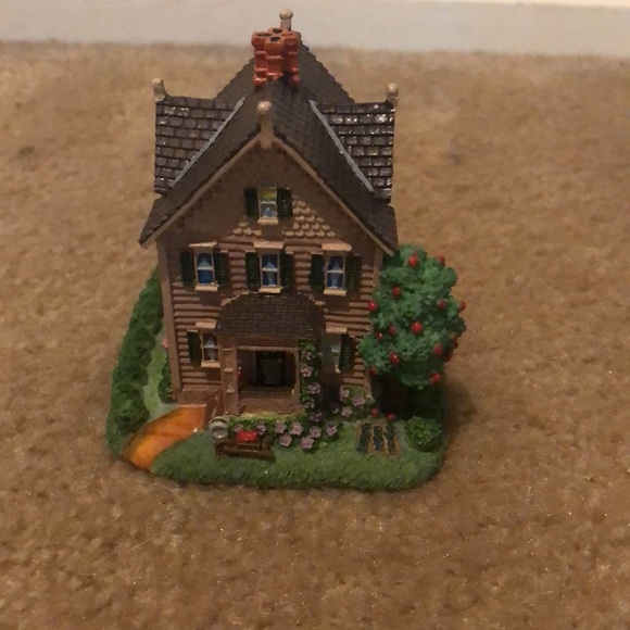 Liberty Falls Collection Village- “The Duckfield Residence“ - Picture 3 of 9